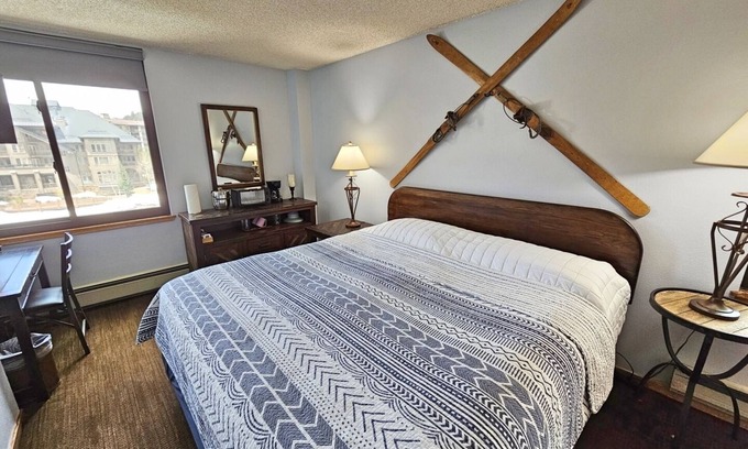 Copper Mountain Village Condominio | Pet Friendly large 1 bedroom. 444/446 Full Size Kitchen Center Village Copper Mountain Parking,