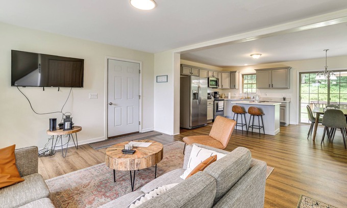Gilman Casa | Pet-Friendly Lebanon House w/ Lake Access!