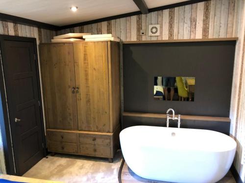 New Forest District Casa | Pet Friendly Lodge - Sleeps6 - Long Stay Discount