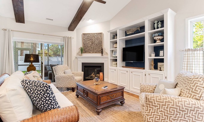St. James Casa | Pet Friendly Long-Term Rental - 25 Day Min. - Fenced Backyard - Grill