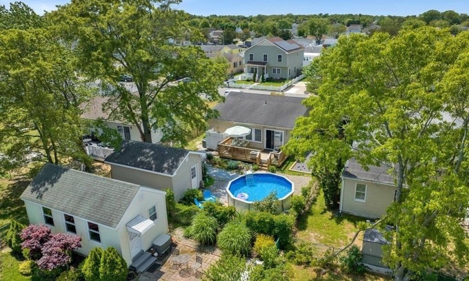 Villas Casa | Pet-Friendly Luxury Bungalow with Pool, Bocce Court and More
