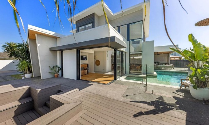 Buddina Casa | Pet friendly Luxury stay walk to beach