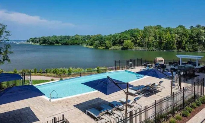 Great Neck Apartamento | Pet-Friendly, Luxury Full-Amenities Apartment in Great Neck