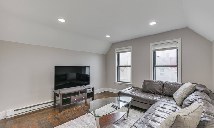 Malden Apartamento | Pet-Friendly Malden Apartment: 7 Mi to Boston!