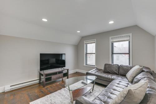 Malden Apartamento | Pet-Friendly Malden Apartment 7 Mi to Boston!