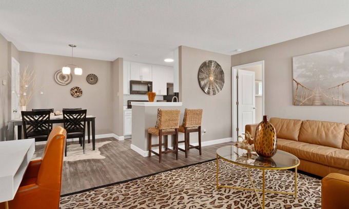 St. Peters Apartamento | 🐕Pet friendly ❤Midwest Desert🏜/2 bed 2 bath/ Pool/ 1st Floor