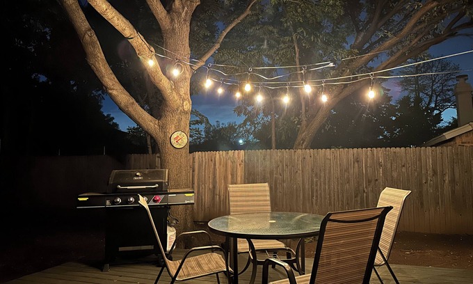 Euless Casa | Pet Friendly, Modern Smart Home close to Airports & Stadiums