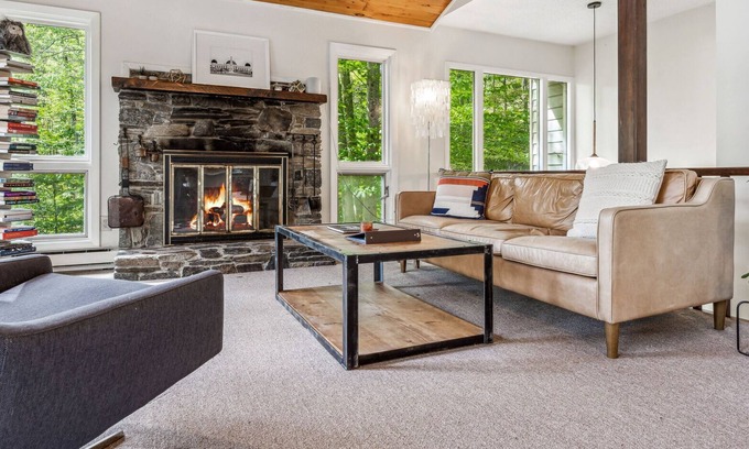 West Hartford Casa | Pet-Friendly, Mountainside Home - Treetop Lodge