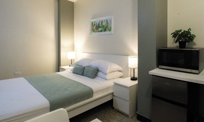 Miramar Apartamento | Pet Friendly | Near The Beach | Free Parking | Air Conditioner