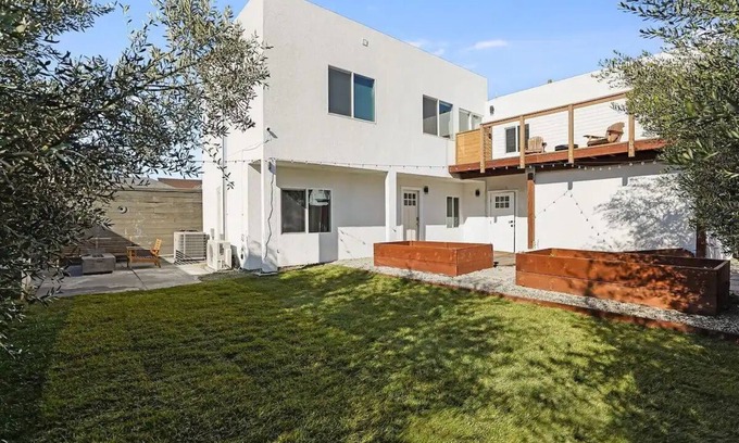 Longfellow Apartamento | Pet-Friendly North Oakland Sanctuary