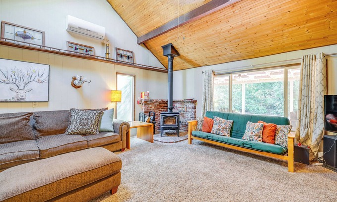 Ocean Park Casa | Pet-Friendly Ocean Park Rental w/ Outdoor Fire Pit