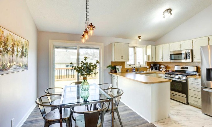 Omaha Casa | Pet-Friendly Omaha Vacation Rental with Deck!