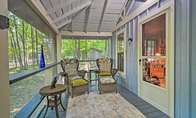 Harbor Springs Cabaña | 'One Crow Cottage' 1BR Good Hart House!