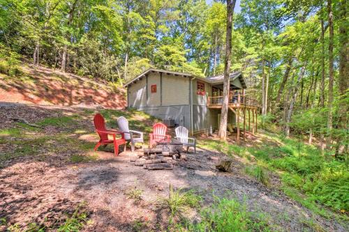 Otto Casa | Pet-Friendly Otto Mountain Cabin with Fireplace!