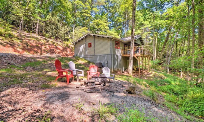 Otto Cabina | Pet-Friendly Otto Mountain Cabin w/ Fireplace!