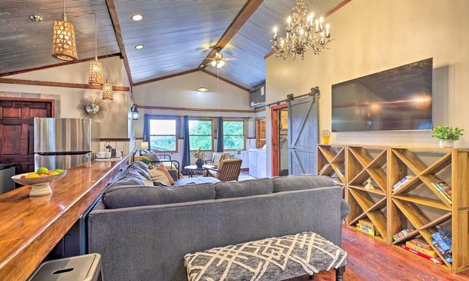 Fremont County Cabaña | Pet-friendly Outdoor Paradise w/ Grill, Decks