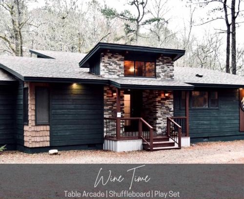 Broken Bow Casa | Pet Friendly Paradise in the Southern Hills of Hochatown, Oklahoma, Perfect for a Weekend Escape