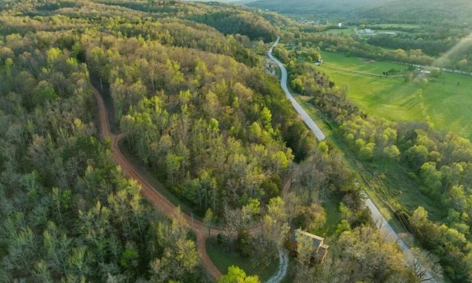 Jasper Cabina | Pet-Friendly Peaceful Cabin Near River w/ Fire Pit + Hot Tub Sleeps 14