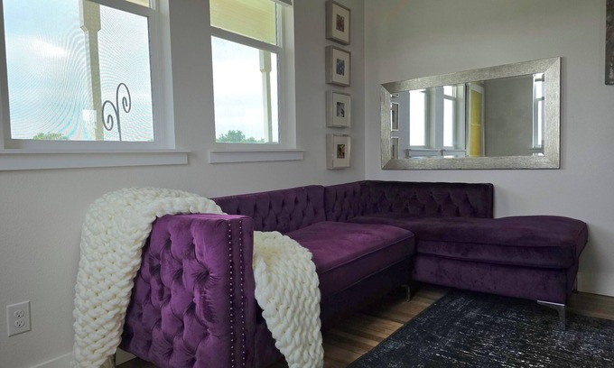 Luling Casa | Pet friendly Peaceful Country BBQ Clean Freaks! State Park Antiques Lavender