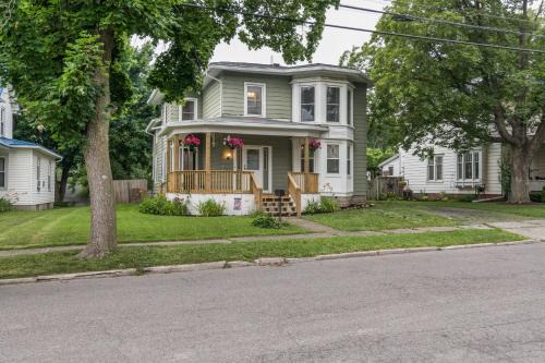 Penn Yan Casa | Pet-Friendly Penn Yan Home Wineries, Parks, Lakes