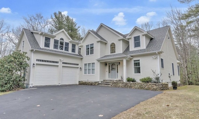 Kennebunkport Casa | Pet Friendly! Perfectly Located in Kennebunkport!