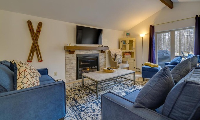 Thornhurst Casa | Pet-Friendly Pocono Lake Home with Fire Pit and Deck!