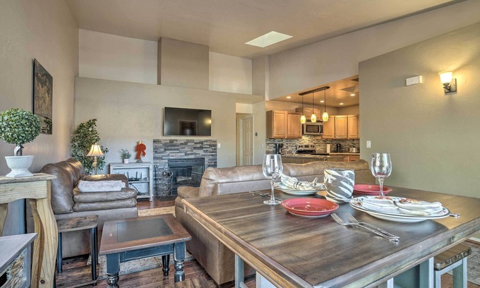 Prescott Casa | Pet-Friendly Prescott Townhome w/ Fireplace!