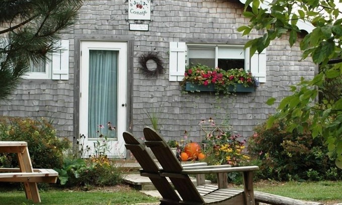 Egg Harbor Cabaña | Se aceptan mascotas Cottage privado en 10 Acre Farm en Fish Creek