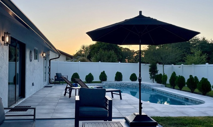Royal Palm Beach Casa | Pet friendly Royal Palm oasis with pool