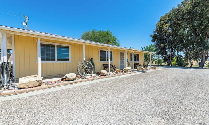 Paso Robles Casa | Oak Pass Ranch - 3BR / 2BA rancho actualizado para mascotas con fogata / barbacoa
