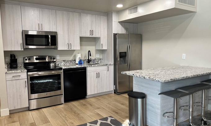 St. George Condominio | Pet Friendly Relaxing Condo in St. George near Zion N.P. Resort w/Pools