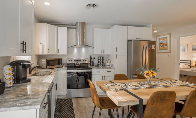 Rehoboth Beach Condominio | Pet Friendly Renovated Rehoboth Beach Condo w/ Parking