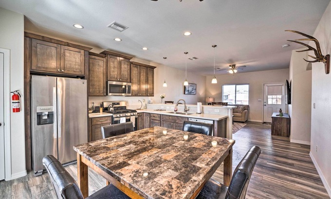 Holiday Shores Casa | Pet-Friendly Retreat - 1 Block to Colorado River!