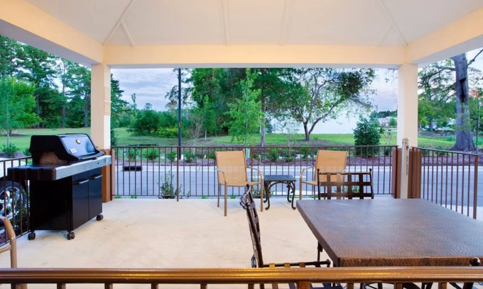 New Bern Condominio | Pet-Friendly Retreat near New Bern's Attractions