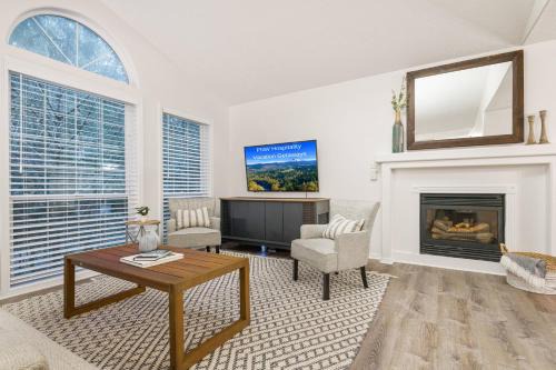 Mount Hood Village Casa | Pet Friendly Retreat Hot Tub & Games On Mt Hood