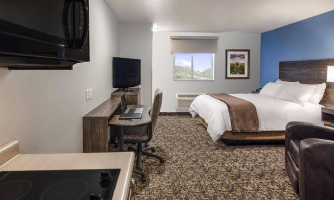 Marion Hotel | Pet-Friendly Room w/ Modern Kitchenette Perfect for Your Marion Getaway