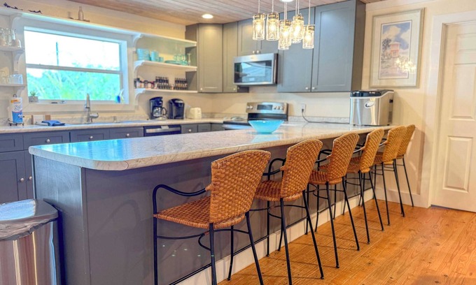 St. George Island Casa | Pet Friendly Sleeps 9 Golf Cart Hot Tub - Weekly Discounts