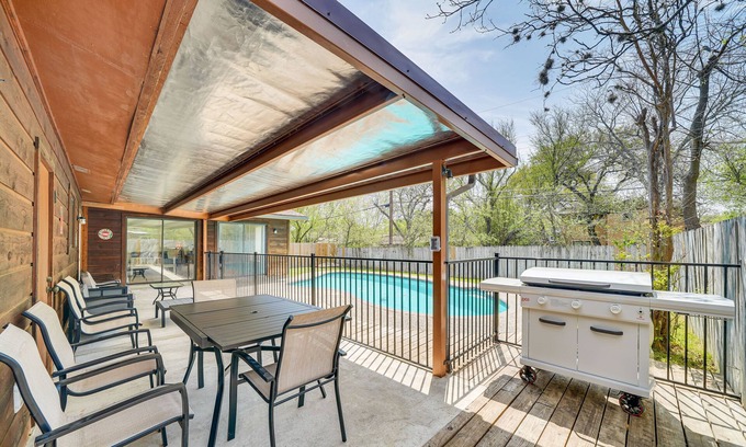 North San Antonio - SAT Casa | Pet-Friendly San Antonio Vacation Rental w/ Pool!