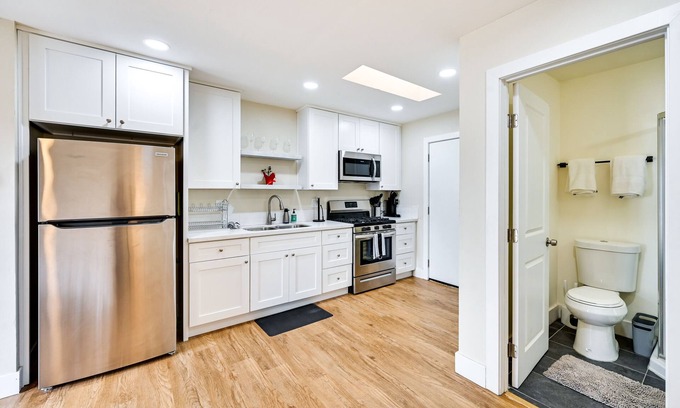 Lincoln Acres Apartamento | Pet-Friendly San Diego Studio ~ 14 Mi to Downtown