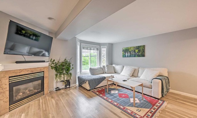 Licton Springs Casa | Pet-Friendly Seattle Townhome Less Than 1 Mile to Lake!