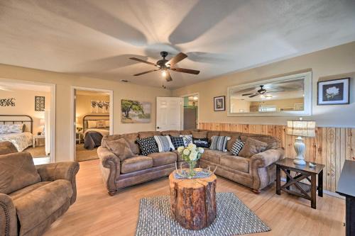 Broken Bow Casa | Pet-Friendly Shady Oaks Broken Bow Gem with Patio!