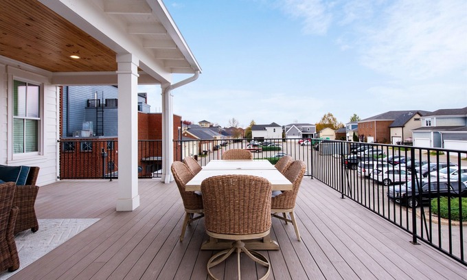 Prospect Casa | Norton, Pet-Friendly, Bourbon, WiFi, Downtown, Pool Local Dining, Fully Loaded