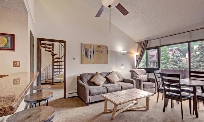 East Village at Copper Condominio | Pet-Friendly Ski in Ski out Condo 30 Second Walk to Lift - SF204 by RedAwning
