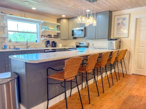 St. George Island Casa | Pet Friendly Sleeps 9 Golf Cart Hot Tub - Weekly Discounts