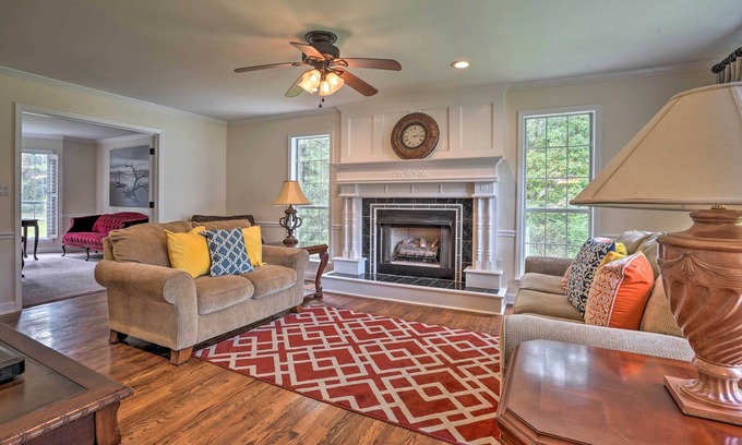 Huger Casa | Pet-Friendly Suburban Escape w/ Deck & Grill!