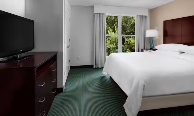 Florida Central Atlantic Coast Hotel | Pet-Friendly Suite w/Great In-Room Features and Proximity to Disney – 2 Miles