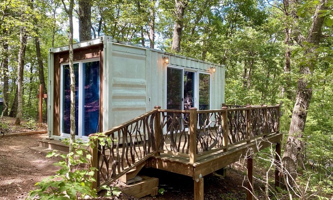 Dahlonega Cabina | Pet-Friendly Sunrise Eco Container Cabin in the North Georgia Mountains
