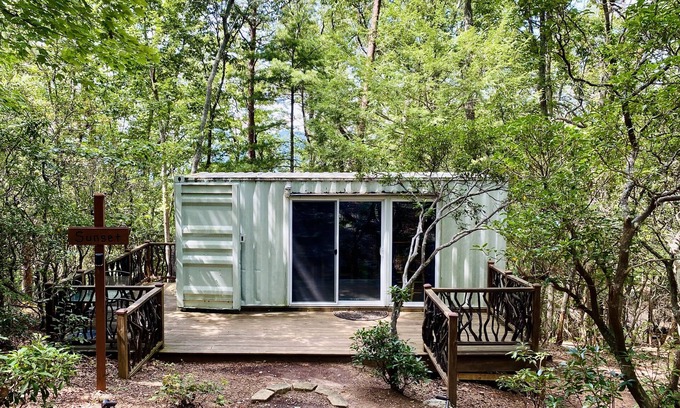 Dahlonega Cabina | Pet-friendly Sunset Eco Container Cabin 10 minutes from Downtown Dahlonega