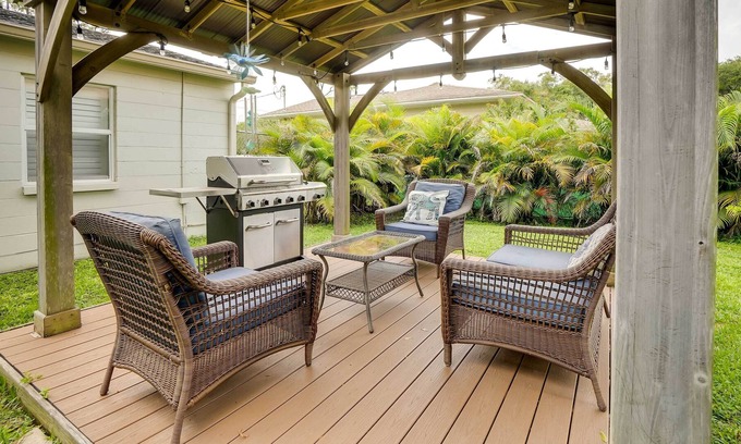 Riverside Heights Casa | Pet-Friendly Tampa Vacation Home w/ Central A/C!