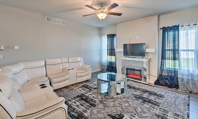 Grimes Casa | Pet-Friendly Urbandale Home 16 Mi to Capitol!